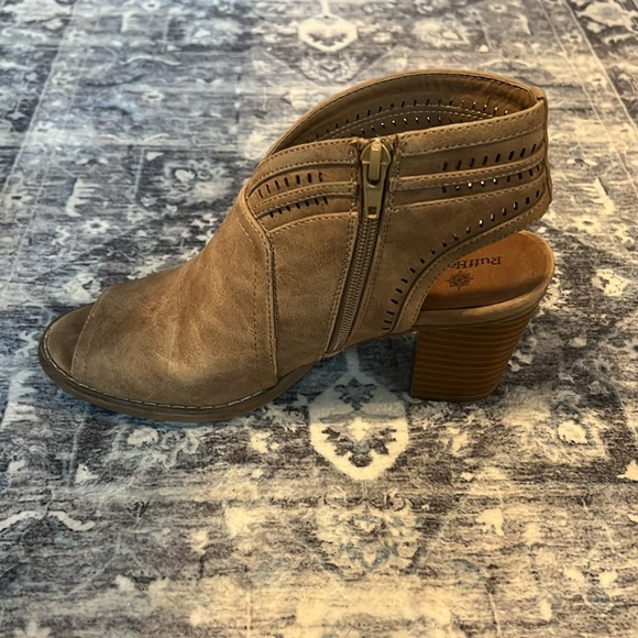 Women’s size 7 Booties with open toe by Ruff Hewn - Picture 4 of 5